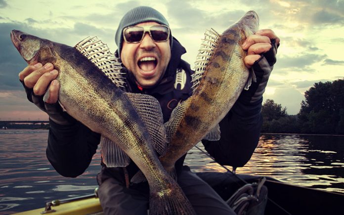 7 Clever Techniques of Fishing Without a Fishing Pole!