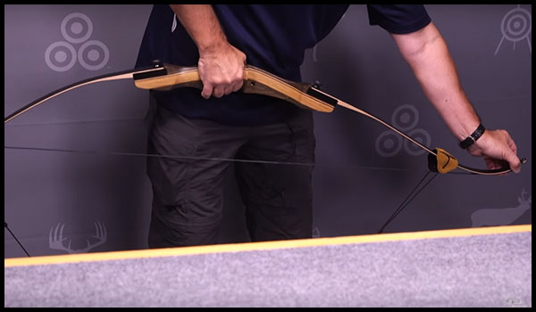 how to string a recurve bow: 