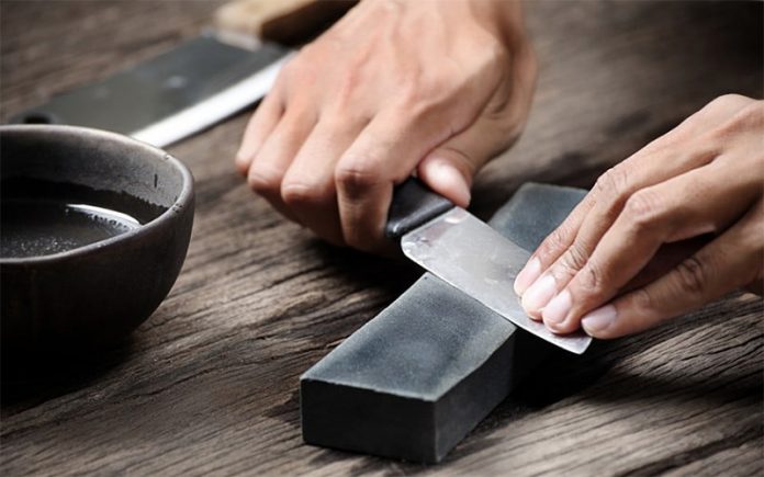 Sharpen-A-Hunting-Knife-Feature hunting knife sharpening: Survival Tactics: How To Sharpen A Hunting Knife With Or Without A Sharpener