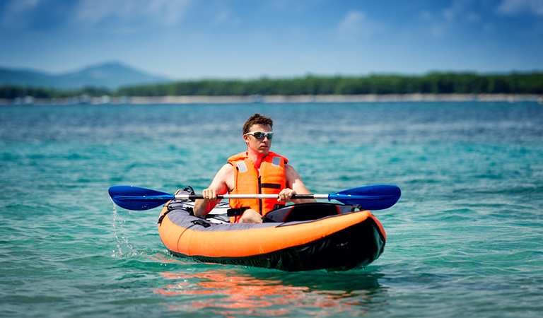 Kayak vs. Canoe Kayak vs. Canoe